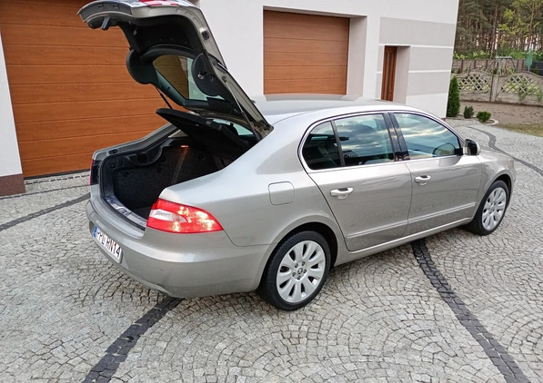 Skoda Superb cena 34900 przebieg: 275000, rok produkcji 2011 z Odolanów małe 254